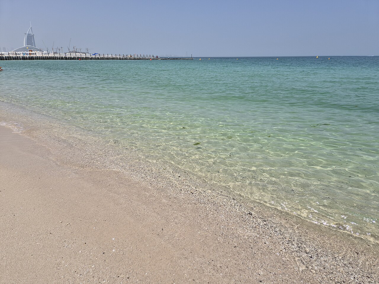 Kite Beach in Dubai with Burj Al Arab visible, illustrating beach-holiday seasonality